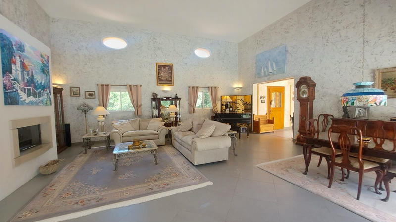 Propriété - 190 m² - 6 pièces