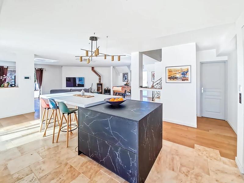 Maison - 220 m² - 7 pièces