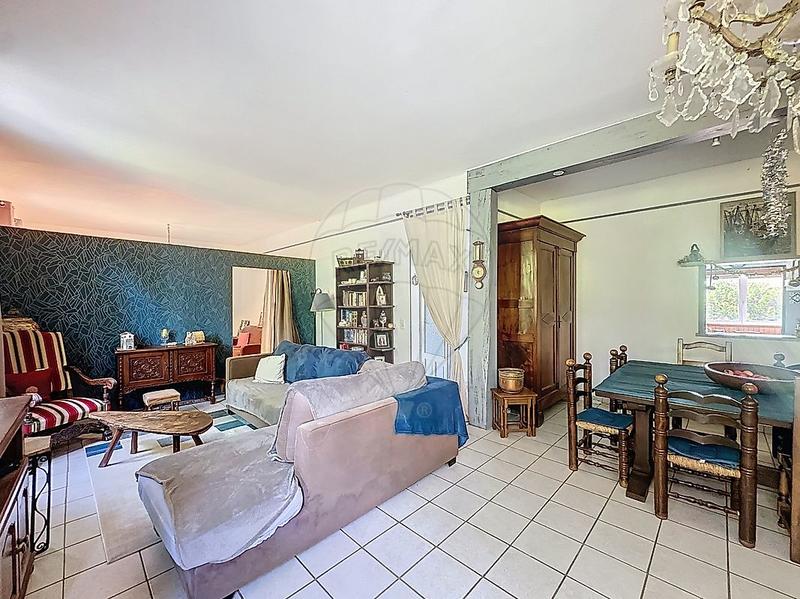 Maison - 225 m² - 9 pièces