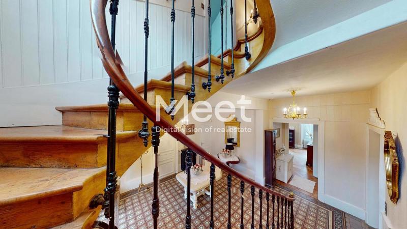 Propriété - 425 m² - 9 pièces