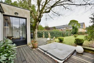 Maison - 208 m² - 8 pièces