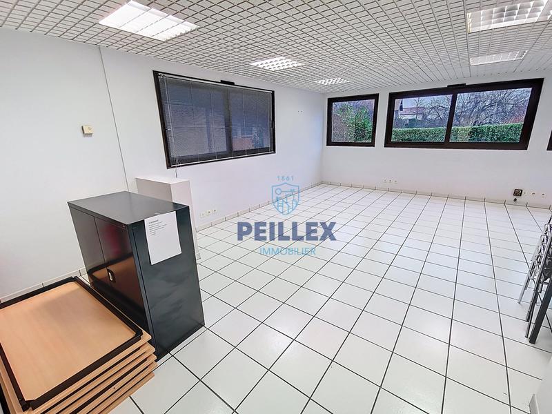 Bureau - 137 m² - 4 pièces