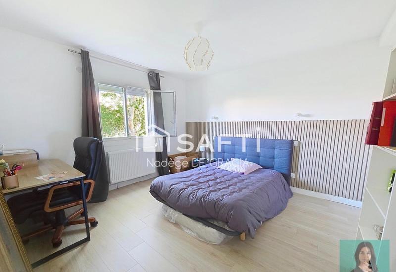 Maison - 211 m² - 7 pièces