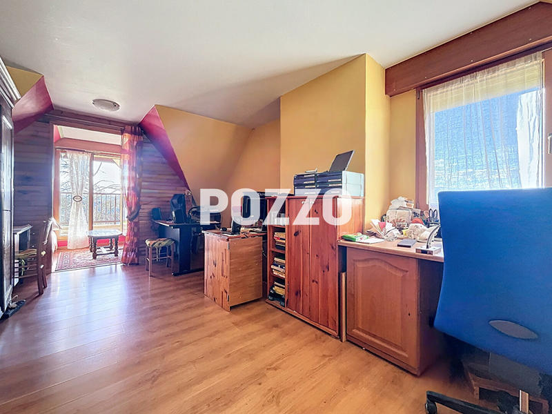 Maison - 195 m² - 7 pièces