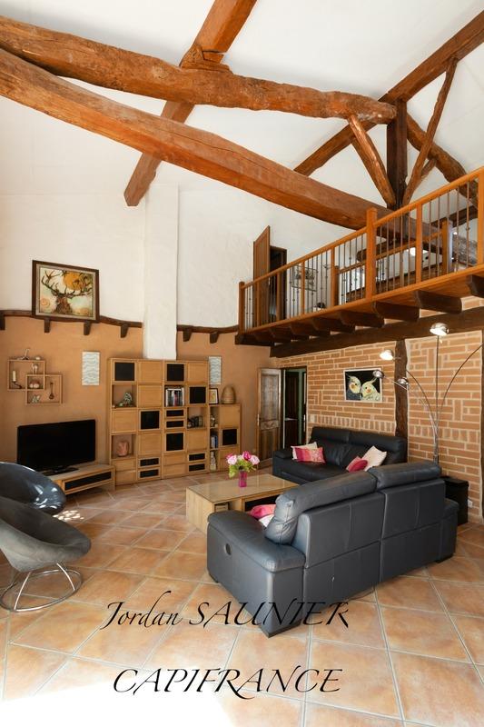 Maison traditionnelle - 317 m² - 9 pièces