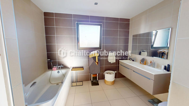 Maison - 185 m² - 7 pièces