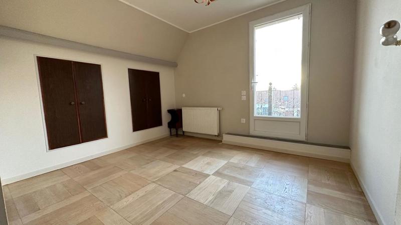 Maison - 230 m² - 9 pièces