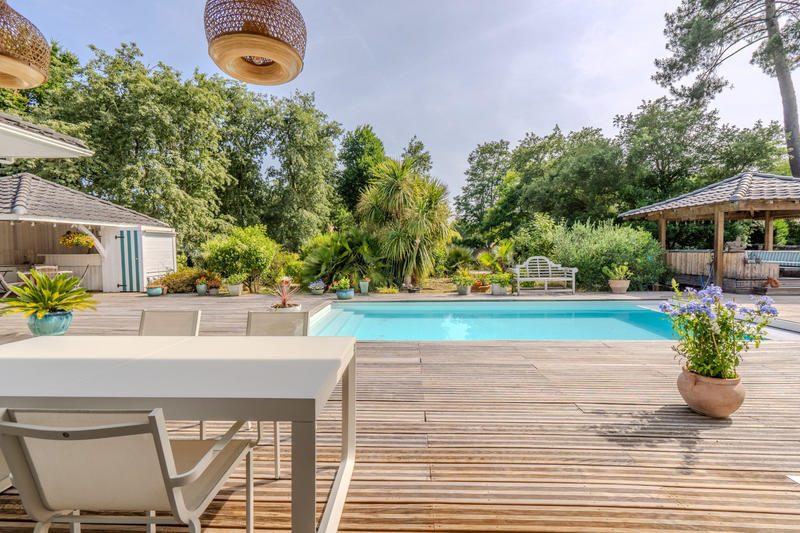 Maison - 215 m² - 7 pièces