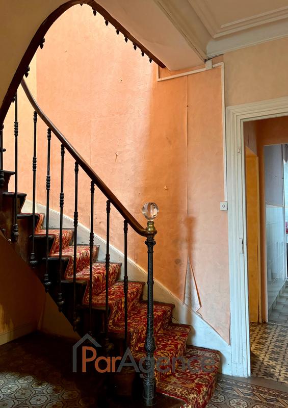 Maison - 253 m² - 14 pièces