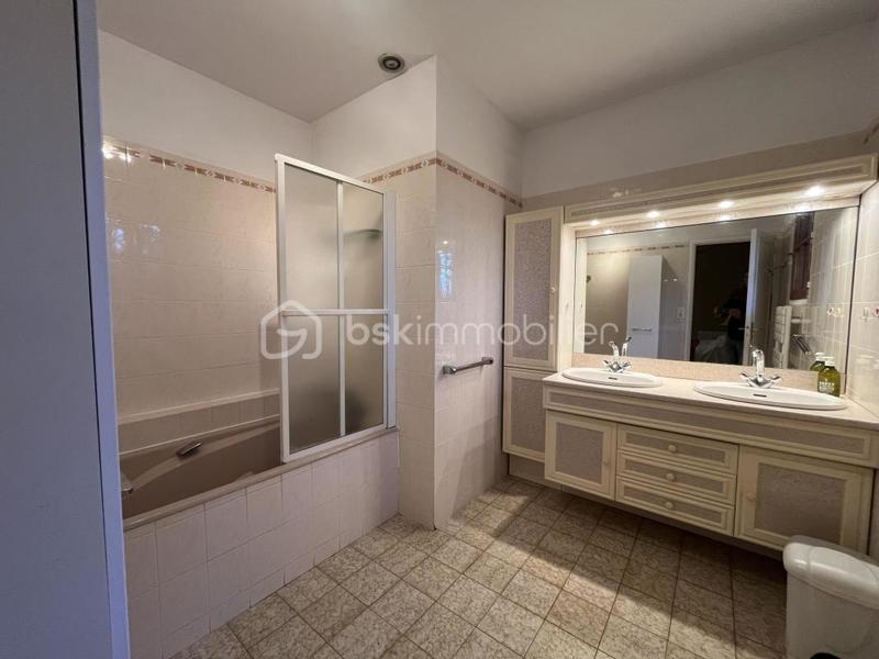 Demeure - 192 m² - 9 pièces