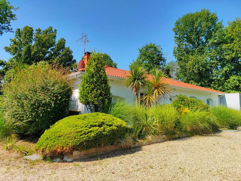 Maison - 208 m² - 8 pièces