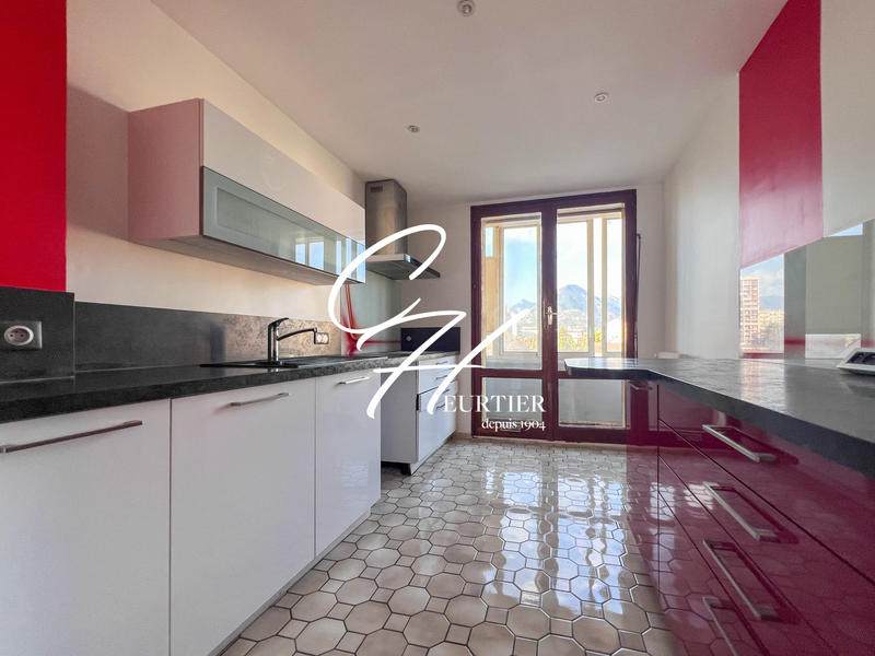 Appartement - 86 m² - 4 pièces