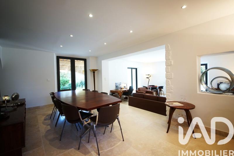 Maison - 250 m² - 6 pièces