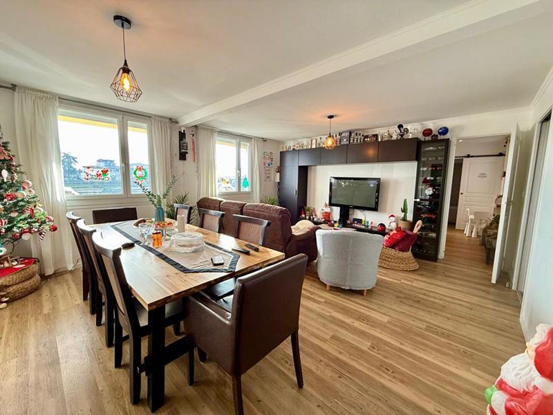 Appartement - 97 m² - 5 pièces