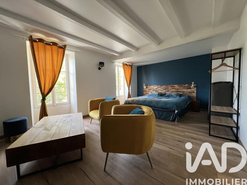 Maison - 335 m² - 12 pièces