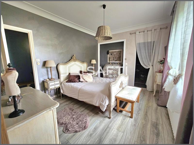 Maison - 212 m² - 7 pièces