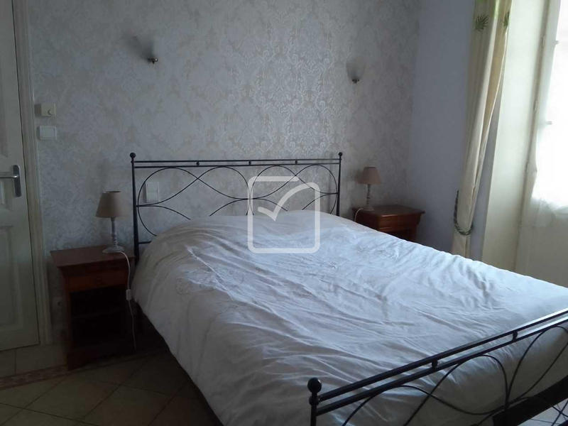 Maison - 250 m² - 8 pièces