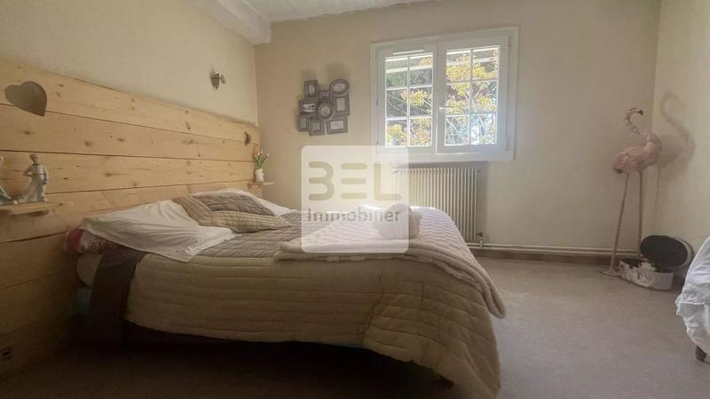 Propriété - 244 m² - 8 pièces