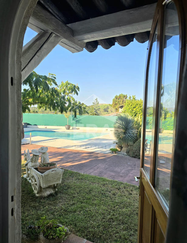 Villa - 300 m² - 10 pièces