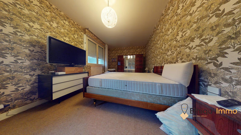 Maison - 385 m² - 9 pièces