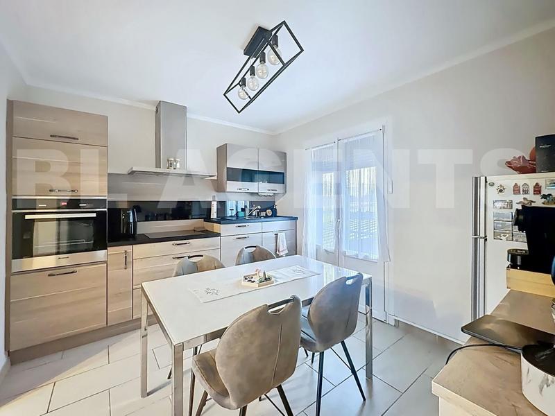 Maison jumelée - 69 m² - 5 pièces