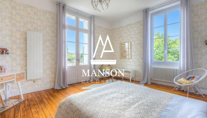 Maison - 520 m² - 12 pièces