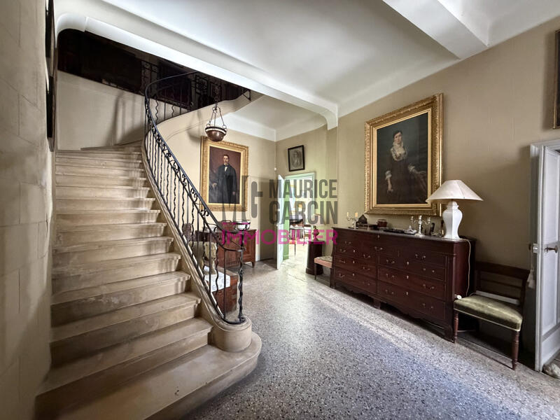 Maison - 264 m² - 11 pièces