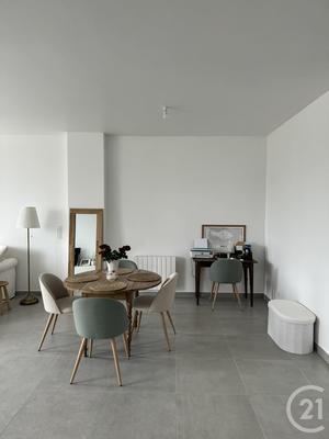 Appartement - 90 m² - 3 pièces