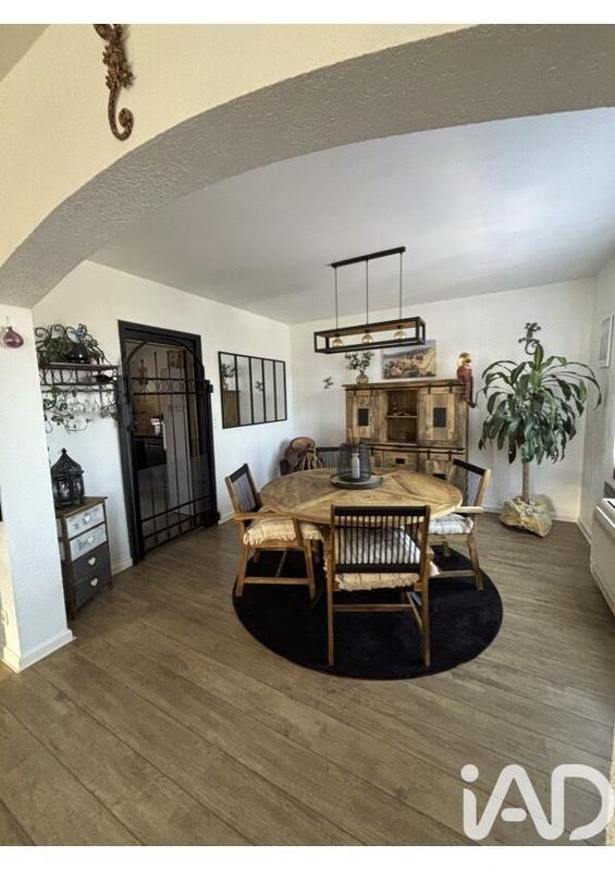 Maison - 225 m² - 8 pièces