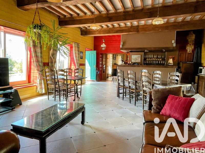 Maison - 299 m² - 9 pièces