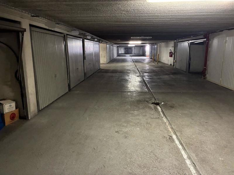 Parking / Garage - 12 m²
