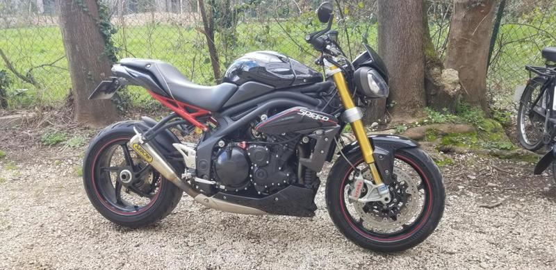 Triumph Speed triple r 1050 triumph Noir