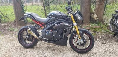 Triumph Speed triple r 1050 triumph Noir