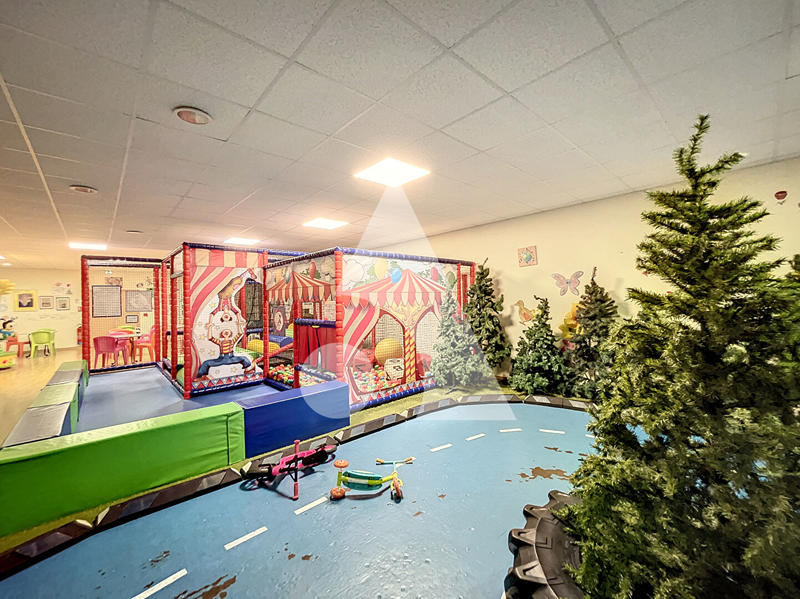 Local commercial - 255 m²