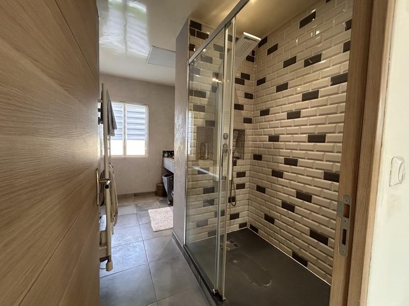 Pavillon - 181 m² - 7 pièces