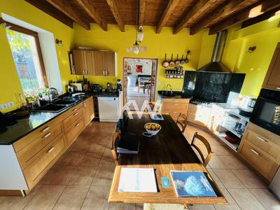 Appartement - 217 m² - 7 pièces