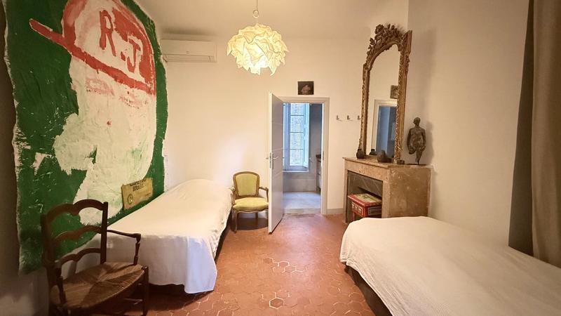 Maison - 817 m² - 15 pièces