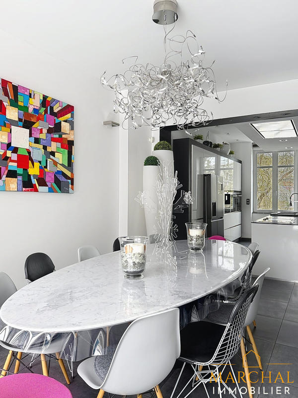 Maison - 270 m² - 12 pièces