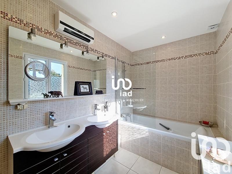 Maison - 217 m² - 9 pièces