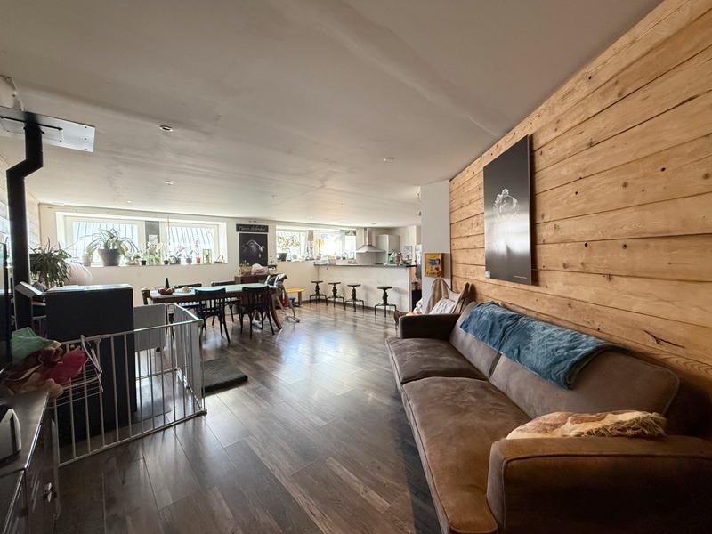 Appartement - 104 m² - 2 pièces