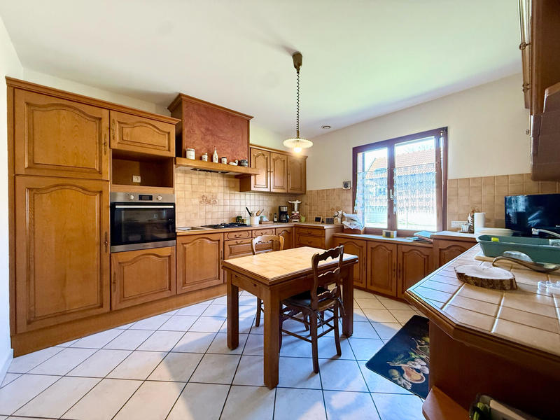 Maison - 218 m² - 7 pièces