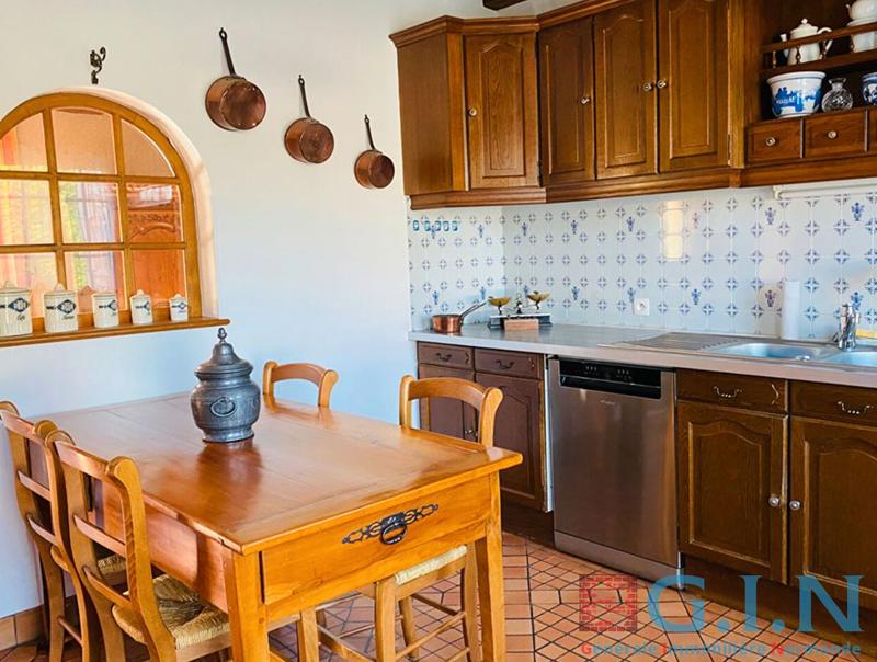 Propriété - 273 m² - 11 pièces