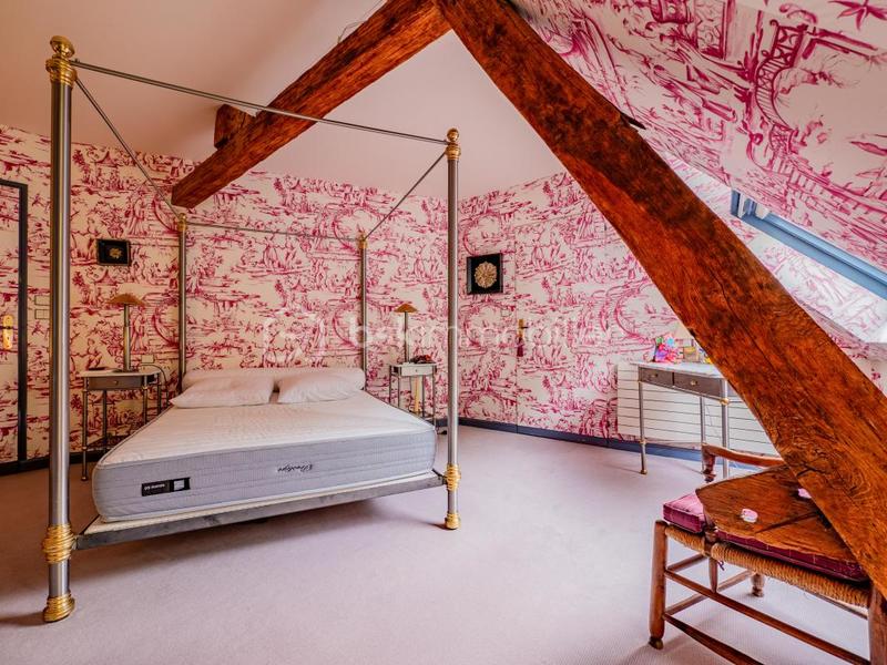 Demeure - 260 m² - 9 pièces