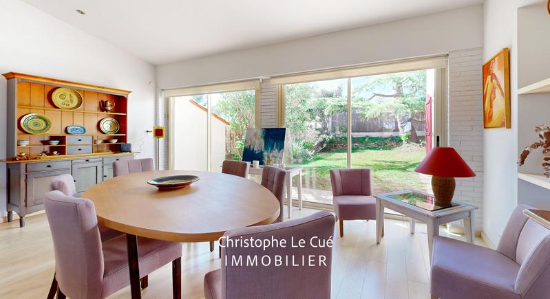 Villa - 216 m² - 6 pièces