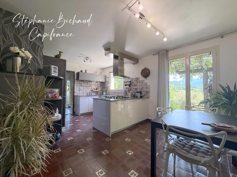 Maison - 212 m² - 7 pièces