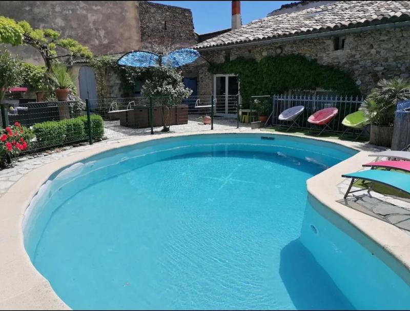 Propriété - 430 m² - 25 pièces