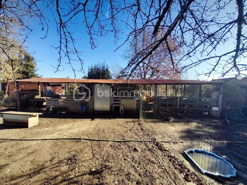 Propriété - 225 m² - 9 pièces