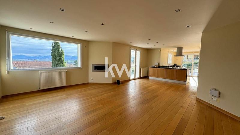 Maison - 227 m² - 8 pièces