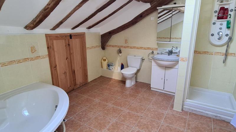 Maison - 215 m² - 6 pièces