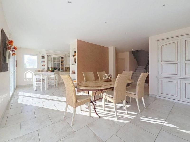 Villa - 233 m² - 7 pièces